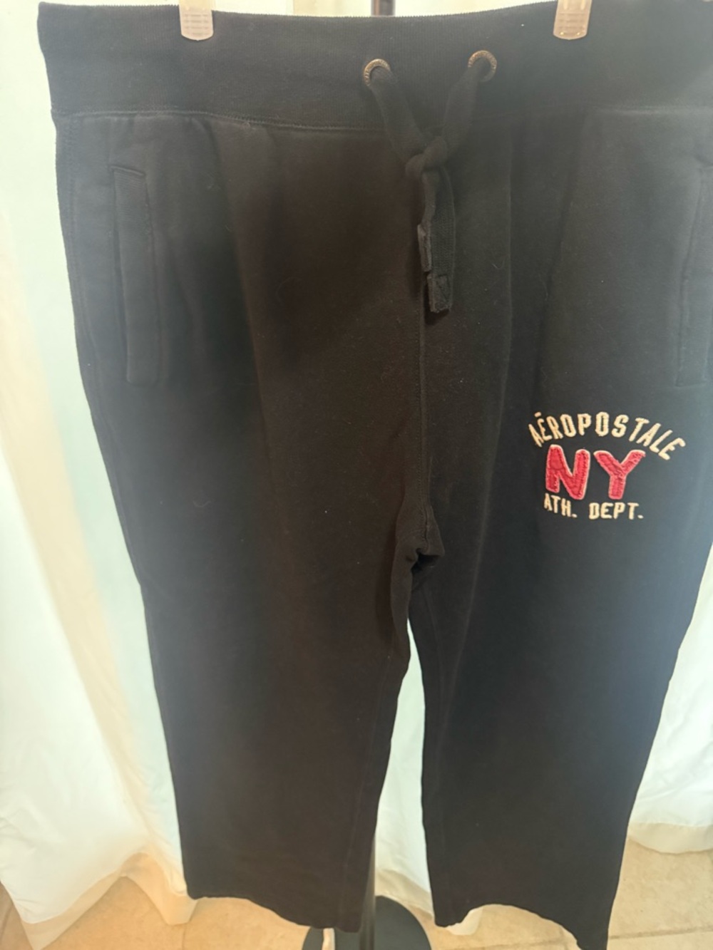Aeropostale Sweatpants Men's XL
Black Pockets Drawstring Straight Leg